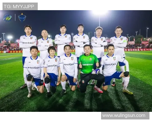 足球明星齐聚一堂高清合影展现绿茵场上的荣耀与激情